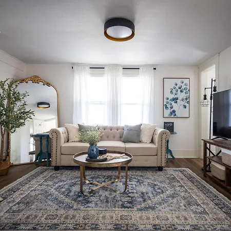 Walkable To Everywhere In Little Italy- Near Cwru And Cleveland Clinic Main Campus